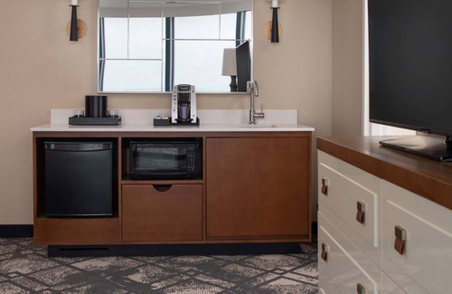 The East Side Hotel | Embassy Suites by Hilton San Francisco Airport Oyster Point