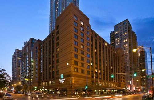 Downtown Chicago Hotel | Embassy Suites Chicago - Downtown River North