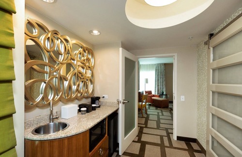 Houston Convention District Hotel | Embassy Suites Houston Downtown