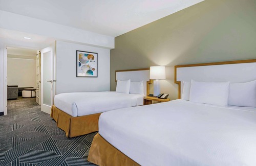 Houston Convention District Hotel | Embassy Suites Houston Downtown