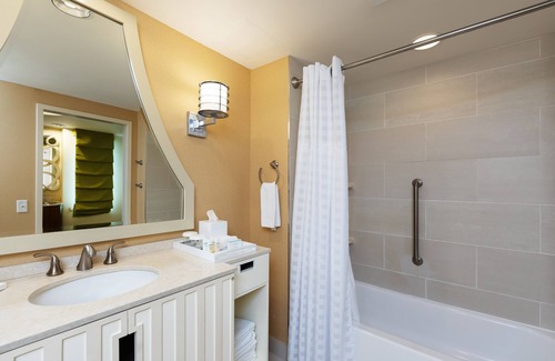 Houston Convention District Hotel | Embassy Suites Houston Downtown