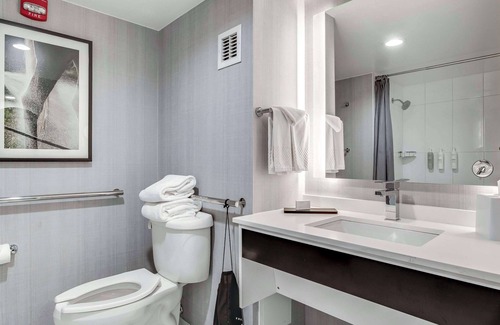Lyndon Hotel | Embassy Suites Louisville East