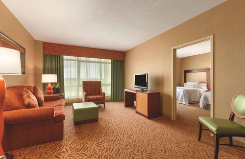 La Vista Hotel | Embassy Suites Omaha-La Vista/Hotel & Conference Center