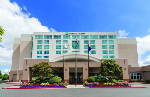 Portland Hotel | Embassy Suites by Hilton Portland Airport 2 Room Conference Suite - 1 King Bed - Non-smoking