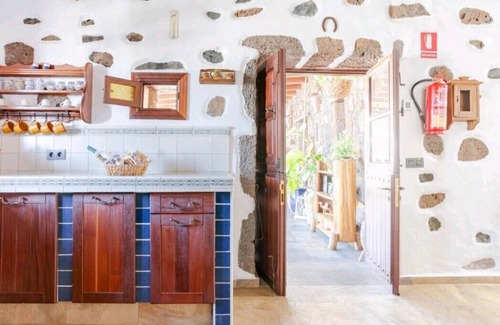 Tajaste Cottage | Emblematic House Garaday, near Timanfaya, volcanoes natural park, beach