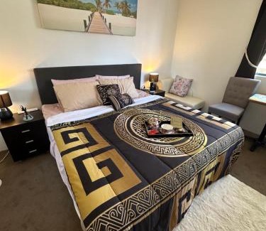 Haymarket Apartment | Embrace city conveniences