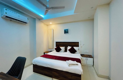 New Delhi Hotel | Embrace luxury Hotel & Banquet