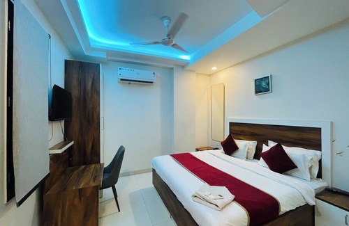 New Delhi Hotel | Embrace luxury Hotel & Banquet