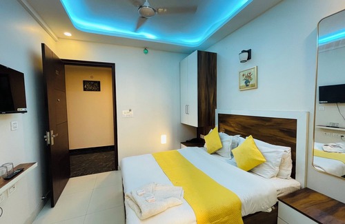 New Delhi Hotel | Embrace luxury Hotel & Banquet
