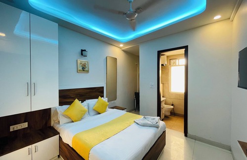 New Delhi Hotel | Embrace luxury Hotel & Banquet