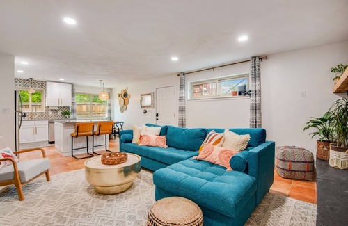Berkley Condo | ☀Embrace the Local Lifestyle with Luxurious Comfort☀