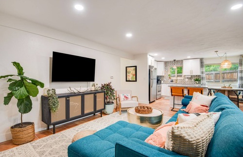 Berkley Condo | ☀Embrace the Local Lifestyle with Luxurious Comfort☀