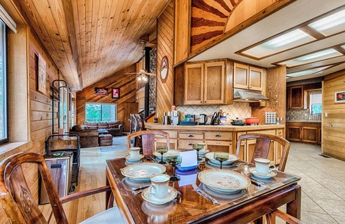 Middletown Ski Chalet | Embrace the Seasons' Sweetness: Discover the Serene Beauty of Cole Ridge Chalet.