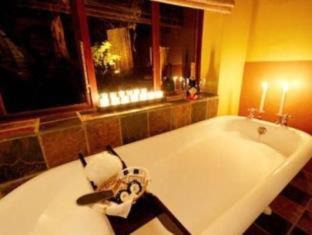 Hluhluwe Cabin | Emdoneni Lodge with Zululand Cat Conservation Project