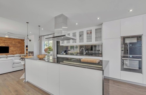 Castell-Platja d'Aro Ski Chalet | Emeis House