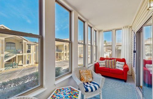 Hollister Apartment | Emerald Bay Getaway
