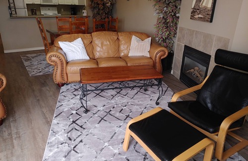 Central Okanagan Condo | Emerald Beach Villas, Waterfront on Wood Lake, Top Floor