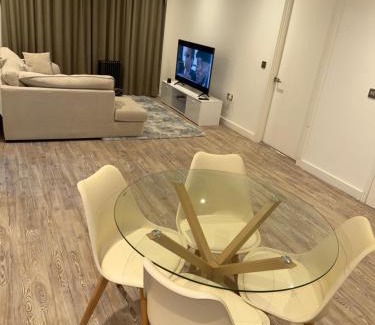 Gillingham House | Emerald En-suite King Bedroom