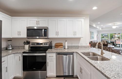 Lake Ozark House | Emerald Escape, Luxury Waterfront Condo with pool