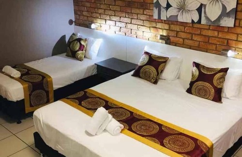 Emerald Hotel | Emerald Highlands Motel