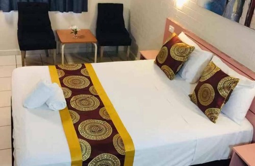 Emerald Hotel | Emerald Highlands Motel