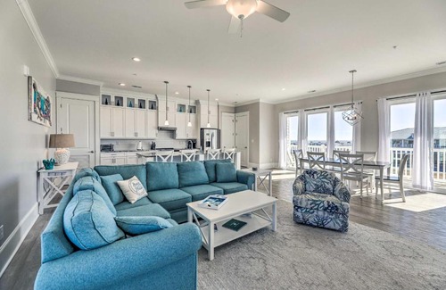Emerald Isle Apartment | Emerald Isle Condo Less Than Half-Mi to Beach!