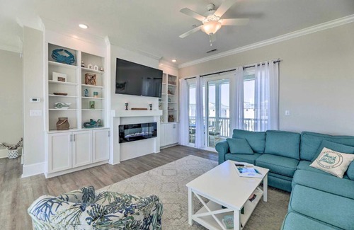 Emerald Isle Apartment | Emerald Isle Condo Less Than Half-Mi to Beach!