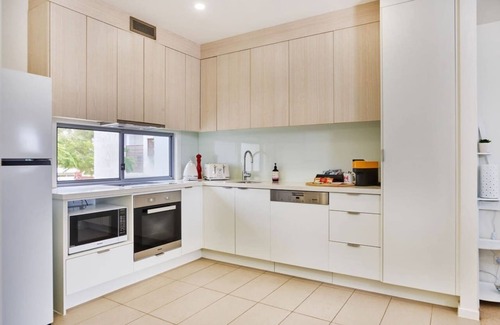 Carrara Villa | Emerald lakes villa close to stadium
