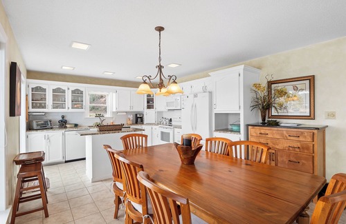 Arley House | Emerald Lakeshore: 4 BR, 4 BA in Arley, Sleeps 10