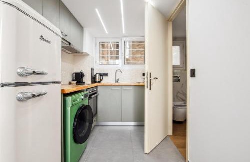 Ampelokipoi Apartment | Emerald Loft Maisonette