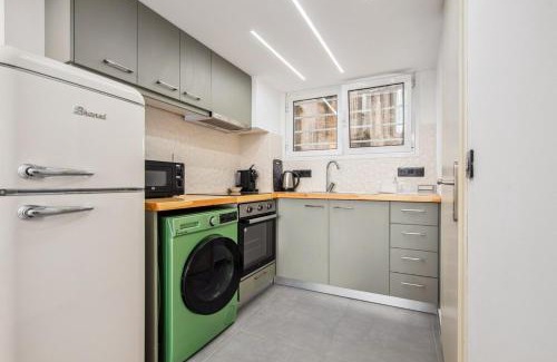 Ampelokipoi Apartment | Emerald Loft Maisonette