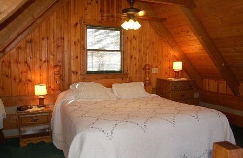 Cosby Cabin | Emerald Pines - 1 Bedrooms, 1.5 Baths, Sleeps 4 Cabin by RedAwning