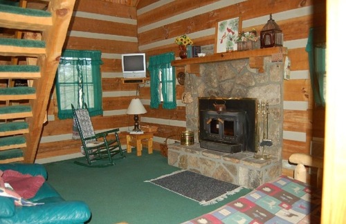 Cosby Cabin | Emerald Pines - 1 Bedrooms, 1.5 Baths, Sleeps 4 Cabin by RedAwning