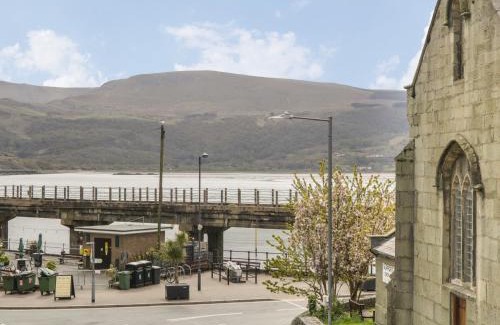 Barmouth Apartment | Emerald Suite