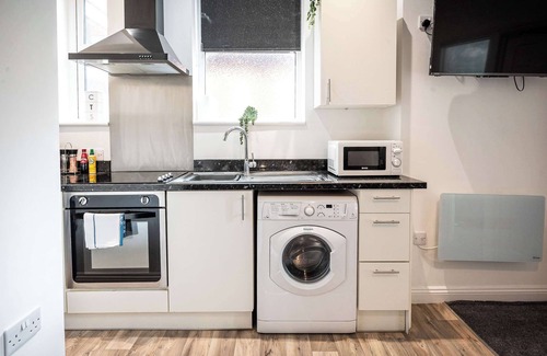 Moseley Apartment | Emerald Suite Moseley Mews by StayStaycations