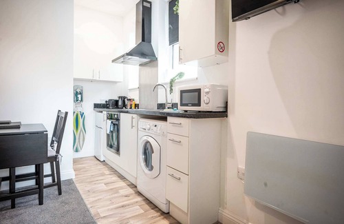 Moseley Apartment | Emerald Suite Moseley Mews by StayStaycations