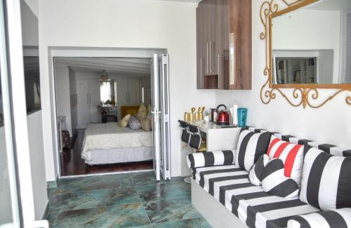Humewood Apartment | Emerald Suite Summerstrand