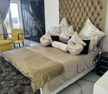 Humewood Apartment | Emerald Suite Summerstrand