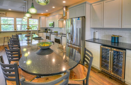 La Follette House | Emerald View Lodge, 10 BR, 12BA, Theater Rm, Sleeps 36