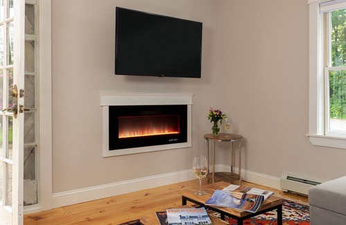 Kennebunk Apartment | Emerson Cottage at Waldo Emerson Inn
