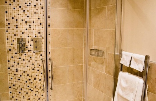 Newcastle Emlyn Hotel | Emlyn Hotel