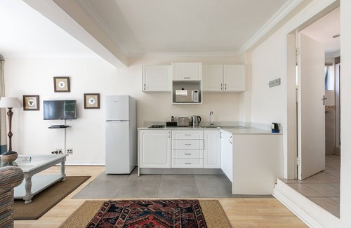 Greater Johannesburg Metropolitan Area House | Emmarentia Guest house