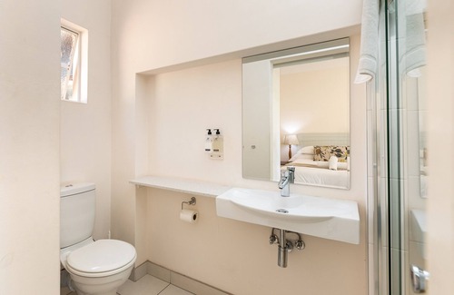 Greater Johannesburg Metropolitan Area House | Emmarentia Guest house
