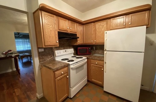 Lexington House | 'Emmett' - 2 Bedrooms Just Off I-75!