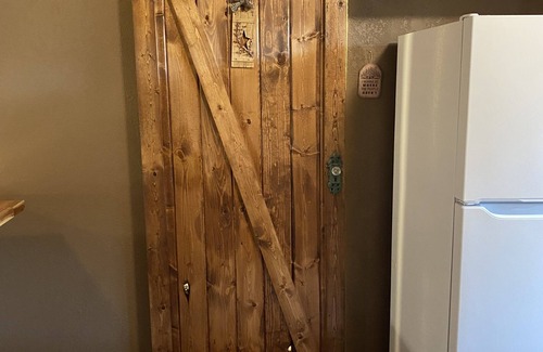 Kila Cottage | Emmons Creek Landing. Spacious peaceful creek side cabin.