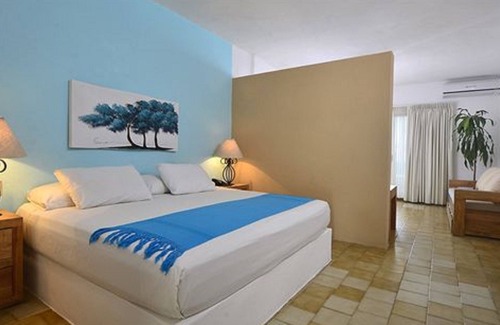 Amapas Hotel | Emperador Vallarta Beachfront Hotel and Suites