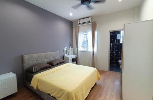 Kuching House | Empire Citystay at Moyan-4Queen