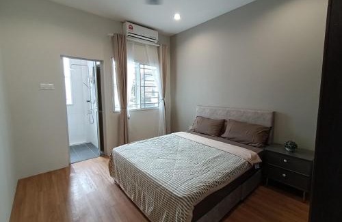 Kuching House | Empire Citystay at Moyan-4Queen