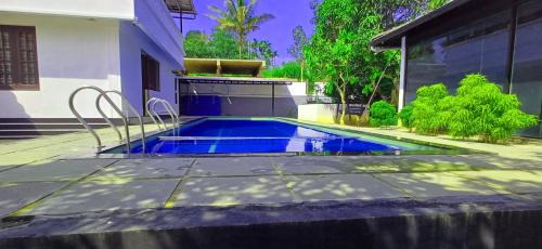 Vayittiri Villa | Empire Single Bedroom Villa with Common Pool