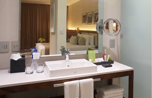 Zona Hotelera Resort | Emporio Cancun Optional All Inclusive